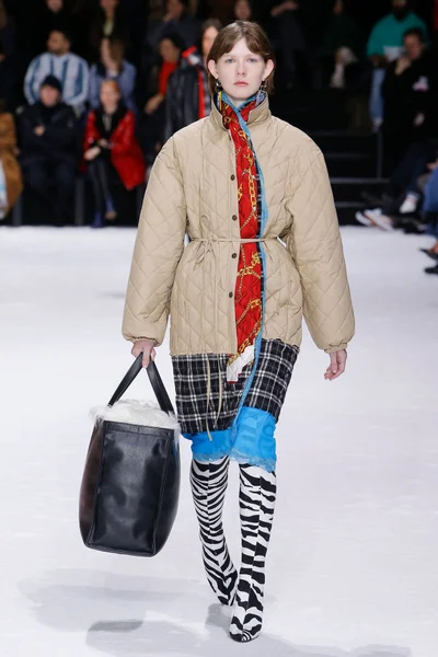 Look 48
